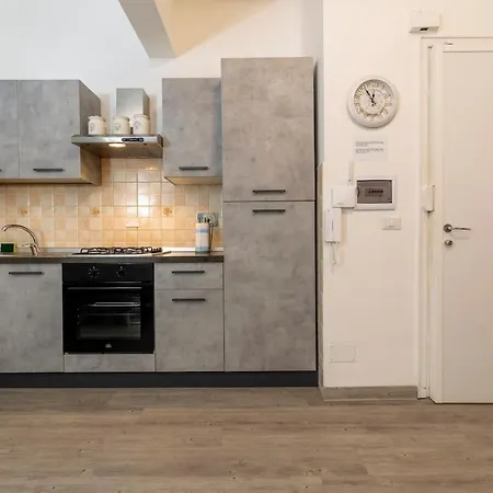 Cozy Urban Retreat, 2br, Family Escape In דירה *